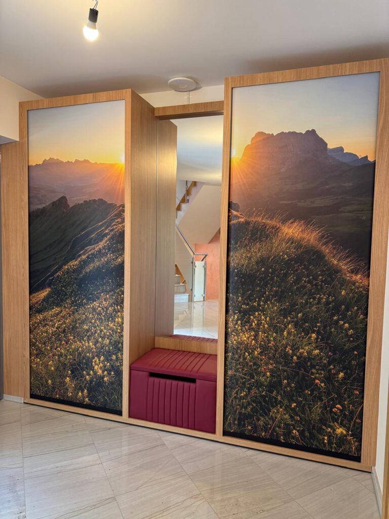 Kundenprojekt Vorzimmernische mit zwei Rollos  roomig-vorzimmer-kundenprojekt-rollo-geschlossen